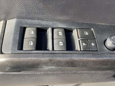 Used 2016 Toyota Tacoma SR5 w/ SR5 Appearance Package (SN) image 13