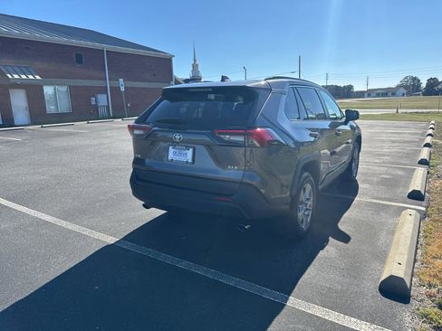 Used 2022 Toyota RAV4 XLE image 5