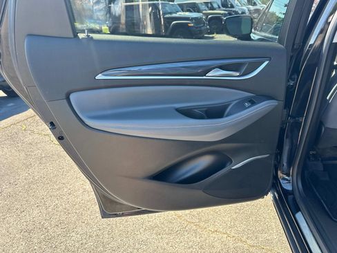 Used 2021 Buick Enclave Essence FWD image 18