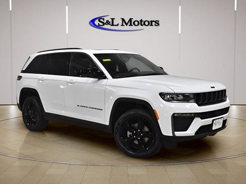 New 2026 Jeep Grand Cherokee Limited w/ Limited Altitude Package AWD/4WD image 8