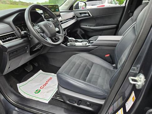 Used 2025 Mitsubishi Outlander SE AWD/4WD image 10
