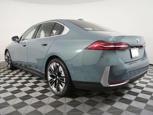 Certified 2026 BMW 530i RWD image 5