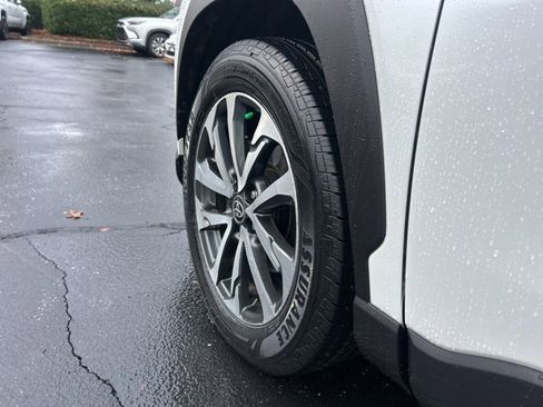 Used 2023 Toyota Corolla Cross XLE image 10