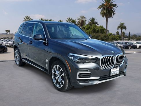 Certified 2022 BMW X5 sDrive40i w/ Premium Package image 3
