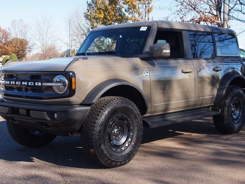 New 2025 Ford Bronco Outer Banks w/ Sasquatch Package image 3