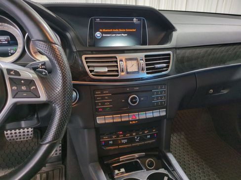 Used 2016 Mercedes-Benz E 400 4MATIC Sedan image 27