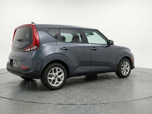 Used 2025 Kia Soul LX w/ LX Technology Package FWD image 9