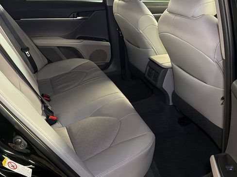 Used 2018 Toyota Camry XSE FWD image 11