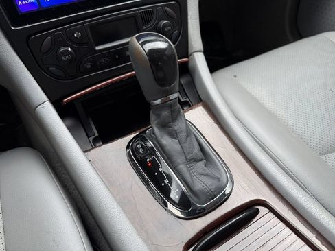 Used 2001 Mercedes-Benz C 320 Sedan image 25