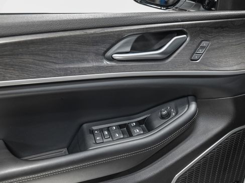 Used 2024 Jeep Grand Cherokee Limited 4xe image 13