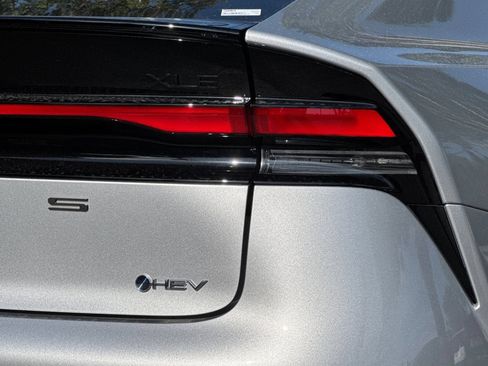 New 2027 Toyota Prius XLE FWD image 32