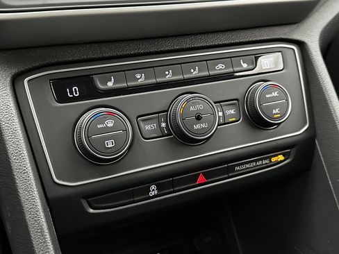 Used 2021 Volkswagen Atlas SE image 16