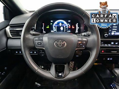 Used 2025 Toyota Camry SE FWD image 14