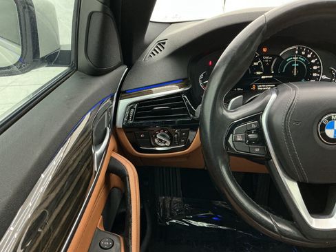 Used 2018 BMW 530e RWD image 31