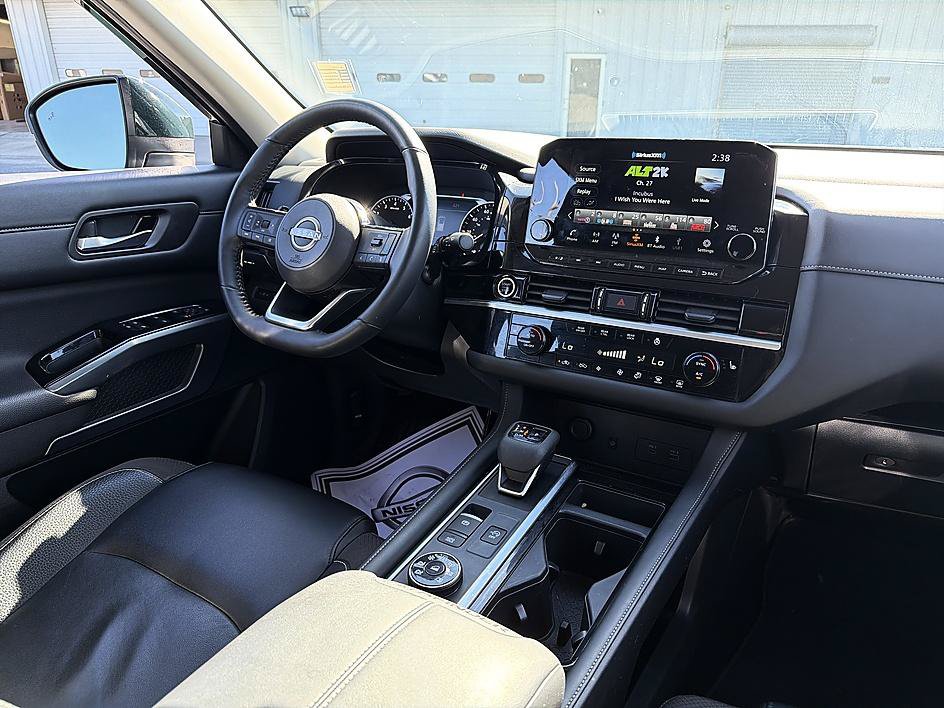 Used 2024 Nissan Pathfinder SL AWD/4WD image 33