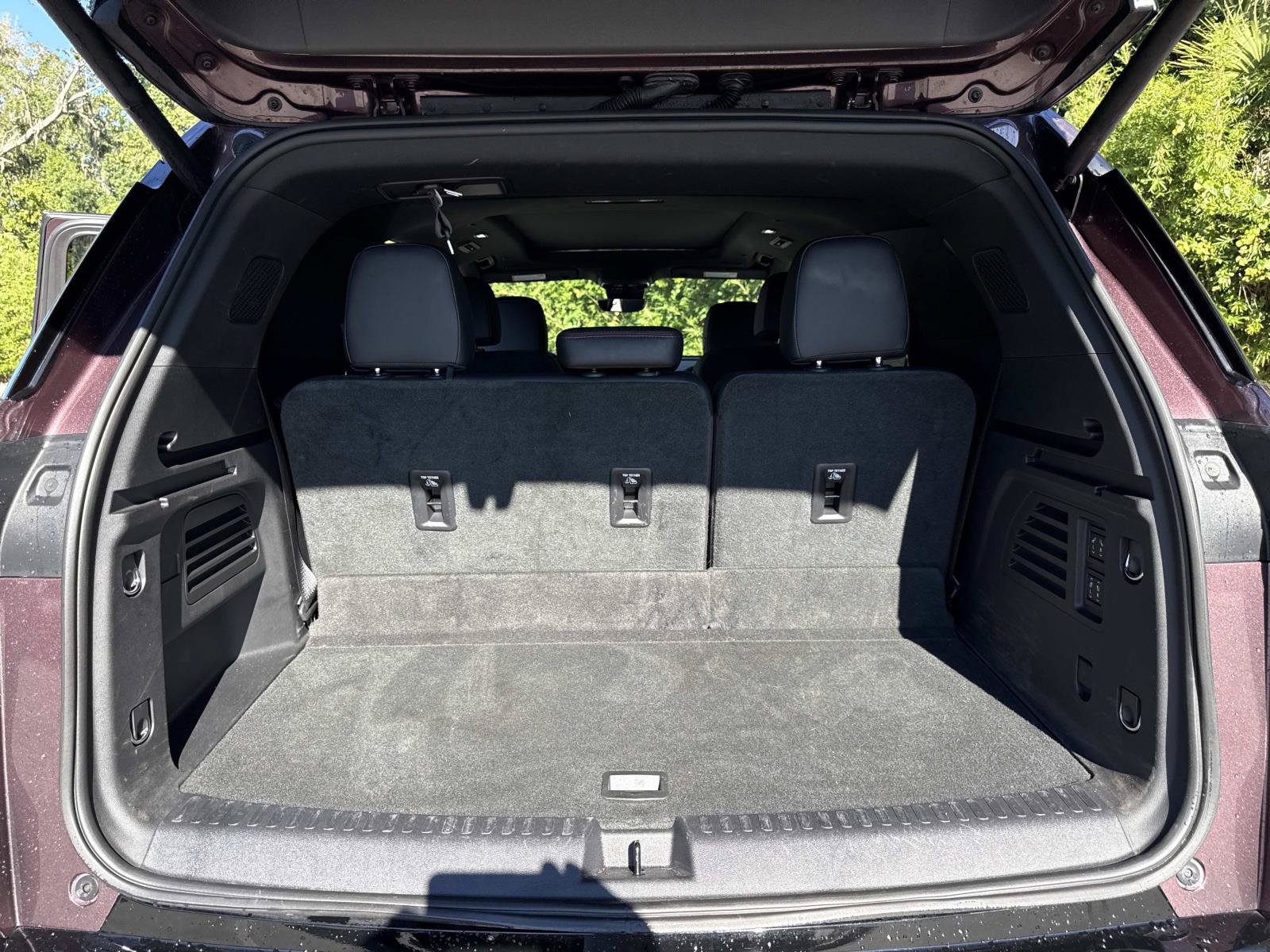 Used 2025 Chevrolet Traverse RS FWD image 33
