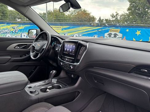 Used 2020 Chevrolet Traverse LT FWD image 18