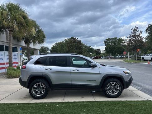 Used 2019 Jeep Cherokee Trailhawk AWD/4WD image 4