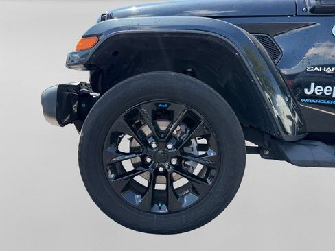 Used 2023 Jeep Wrangler Unlimited Sahara AWD/4WD image 30