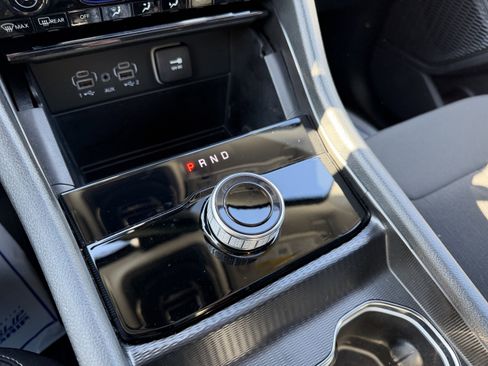 Used 2024 Jeep Grand Cherokee Laredo X w/ Trailer Tow Package image 18