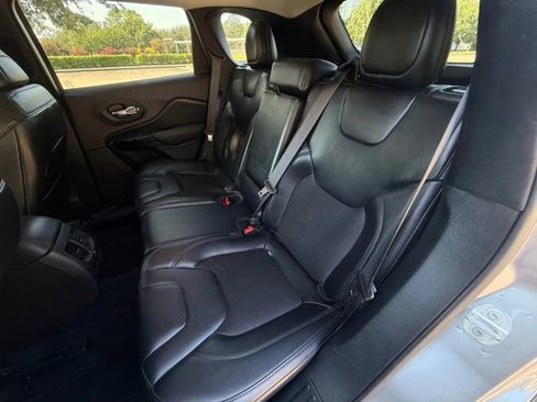 Used 2020 Jeep Cherokee Latitude Plus image 14