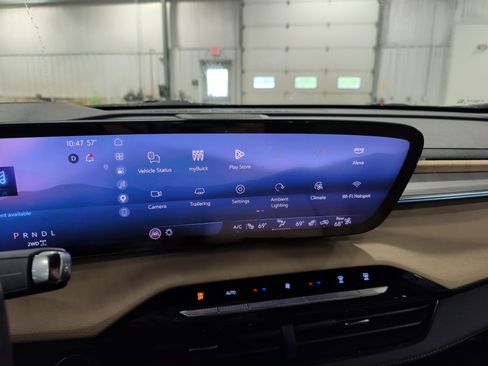 Used 2025 Buick Enclave Preferred w/ Power Package AWD/4WD image 10