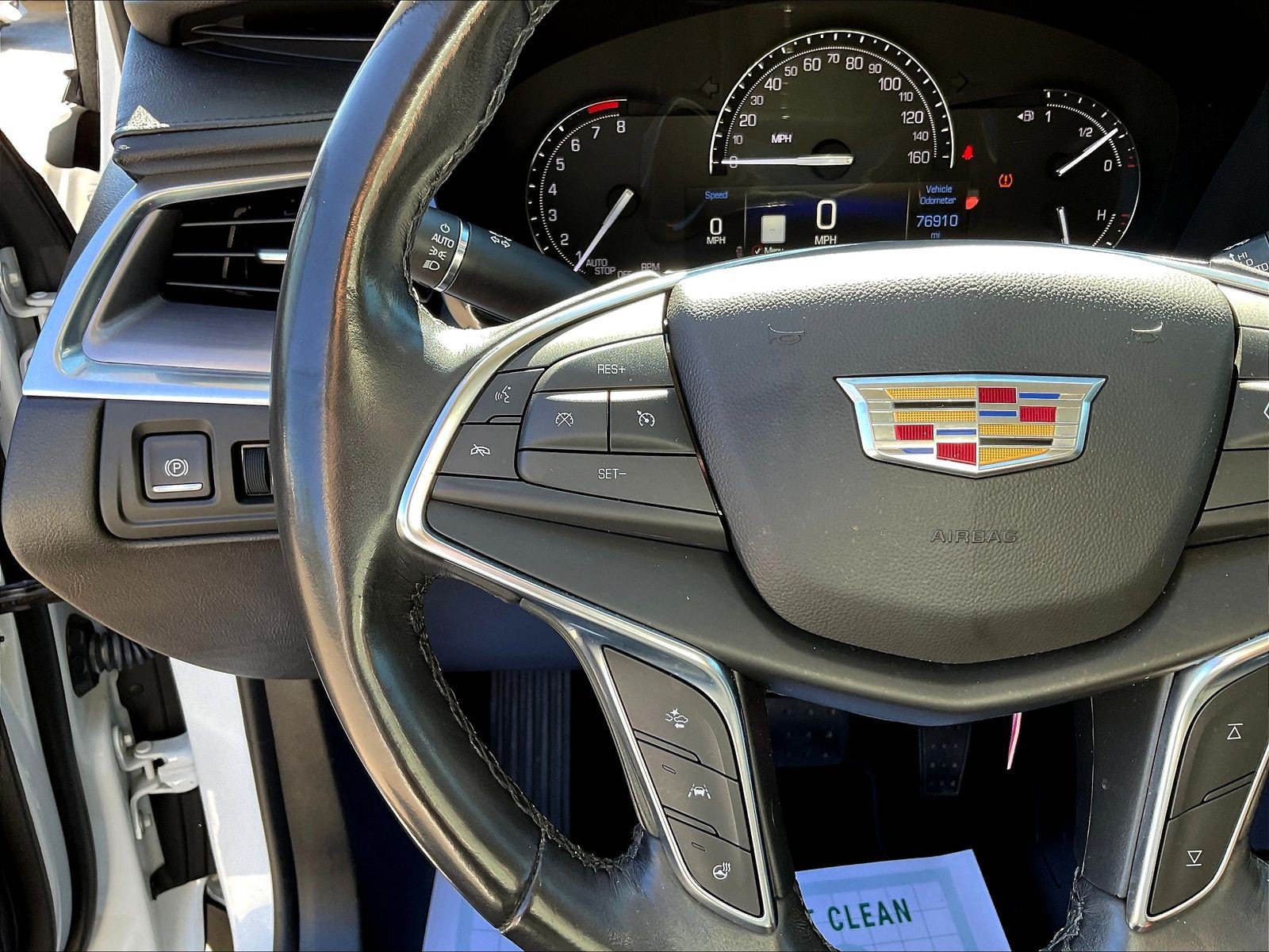 Used 2018 Cadillac XT5 Luxury w/ LPO, Black Ice Package AWD/4WD image 11