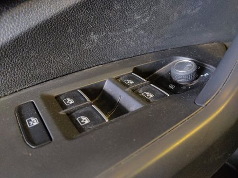 Used 2025 Volkswagen Jetta SE FWD image 27