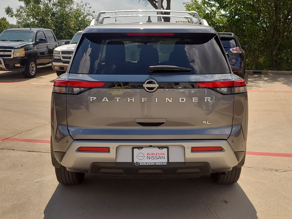 Certified 2025 Nissan Pathfinder SL FWD image 3