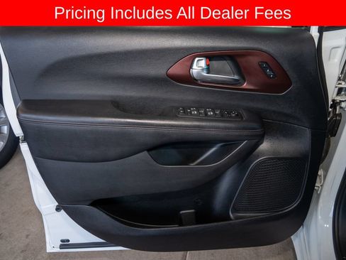 Used 2020 Chrysler Pacifica Limited FWD image 14