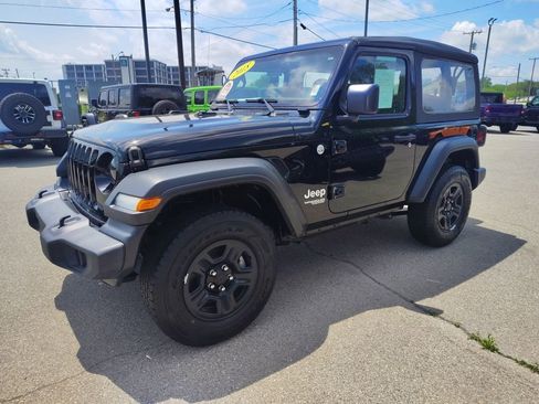 Used 2018 Jeep Wrangler Sport AWD/4WD image 3