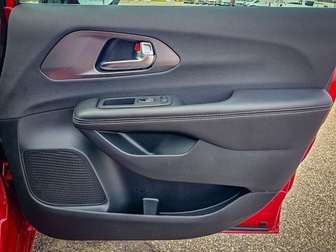 New 2026 Chrysler Pacifica Select image 41