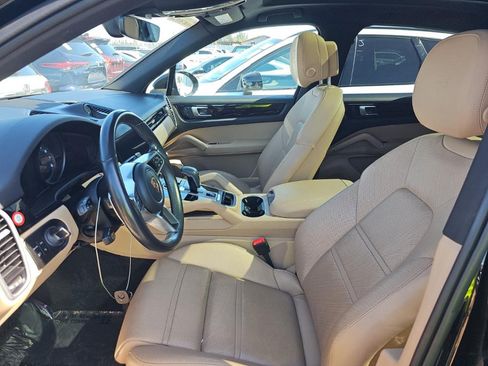 Used 2022 Porsche Cayenne AWD/4WD image 4