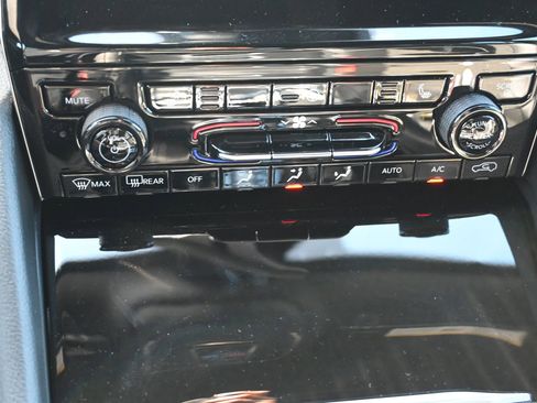 New 2025 Jeep Grand Cherokee Altitude image 16