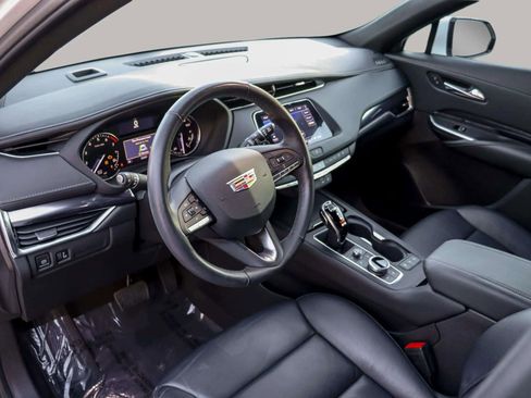 Used 2022 Cadillac XT4 Luxury w/ Cold Weather Package image 16