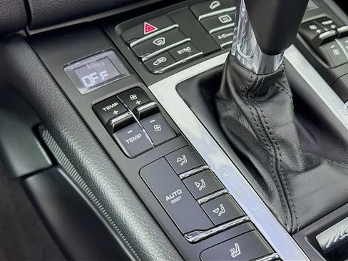Certified 2018 Porsche Macan Sport Edition AWD/4WD image 16