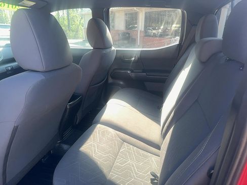 Used 2016 Toyota Tacoma TRD Sport w/ Towing Package image 10