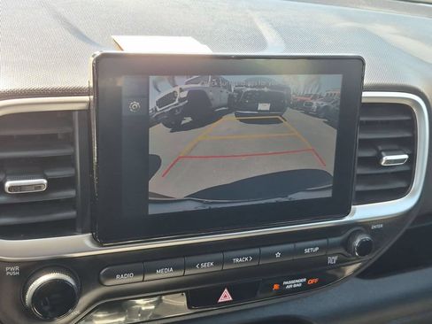 Used 2025 Hyundai Venue SEL FWD image 18
