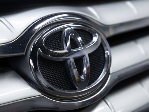 Used 2005 Toyota Avalon XL image 6