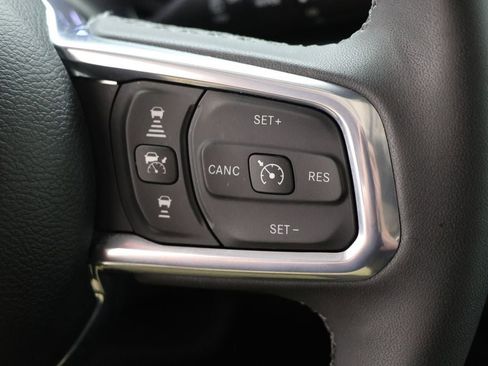 Used 2025 Jeep Wrangler Unlimited Sahara AWD/4WD image 20