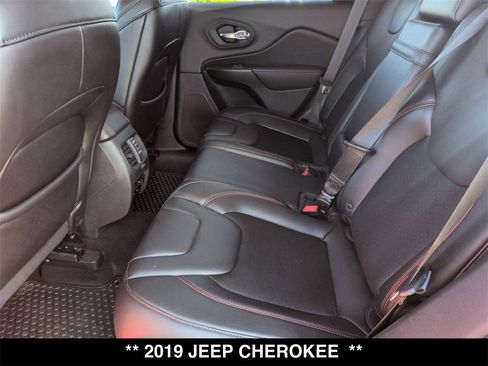 Used 2019 Jeep Cherokee Trailhawk w/ Cold Weather Group image 3