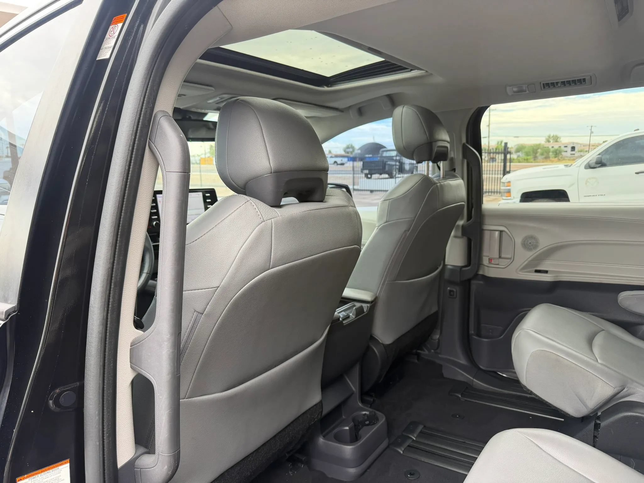 Used 2022 Toyota Sienna XLE w/ XLE Plus Package FWD image 22