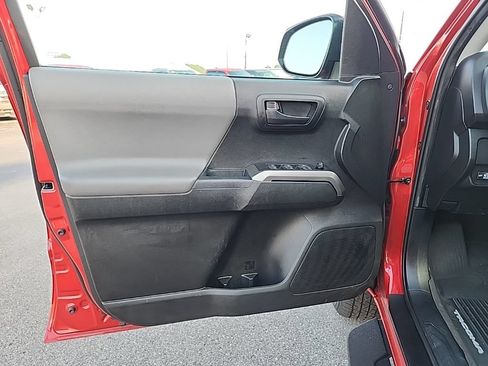 Used 2022 Toyota Tacoma SR5 AWD/4WD image 27