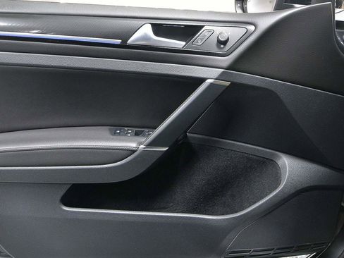 Used 2018 Volkswagen Golf 4-Door image 6