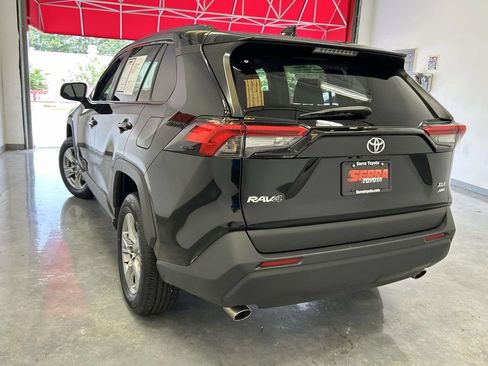 Used 2025 Toyota RAV4 XLE AWD/4WD image 5