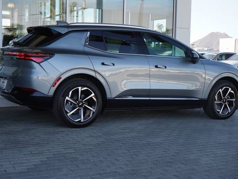 New 2025 Chevrolet Equinox EV LT image 9