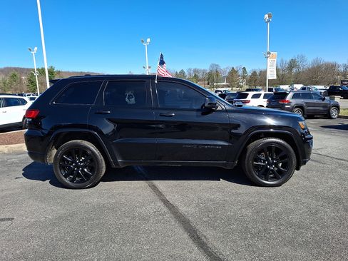 Certified 2018 Jeep Grand Cherokee Altitude image 7
