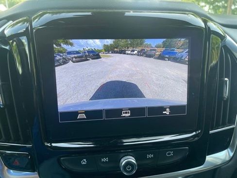 Used 2023 Chevrolet Traverse LT FWD image 13