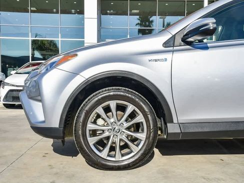 Used 2017 Toyota RAV4 Limited image 10