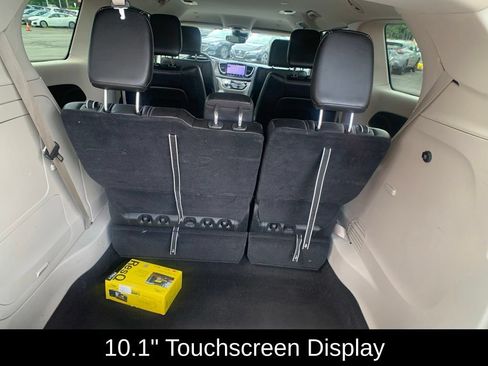 Used 2023 Chrysler Pacifica Touring-L FWD image 30